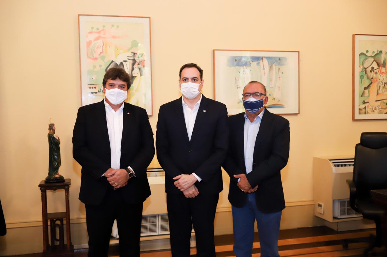 Prefeito de Agrestina apresenta demandas a Paulo Câmara