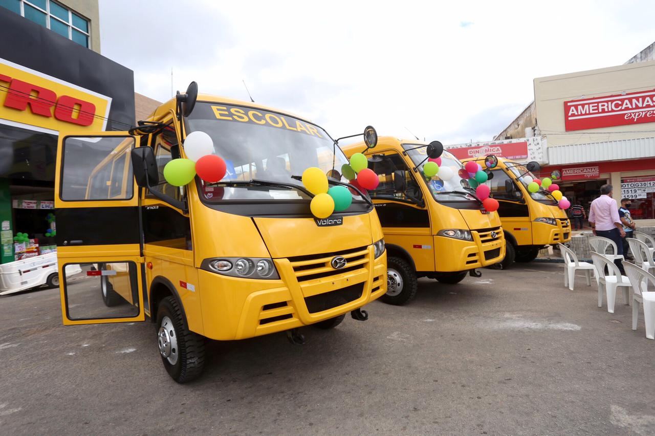 Prefeitura de Serra entrega três ônibus escolares à população
