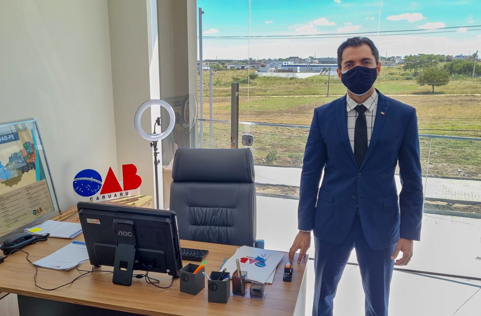 Presidente da OAB Caruaru apresenta nova sede à imprensa