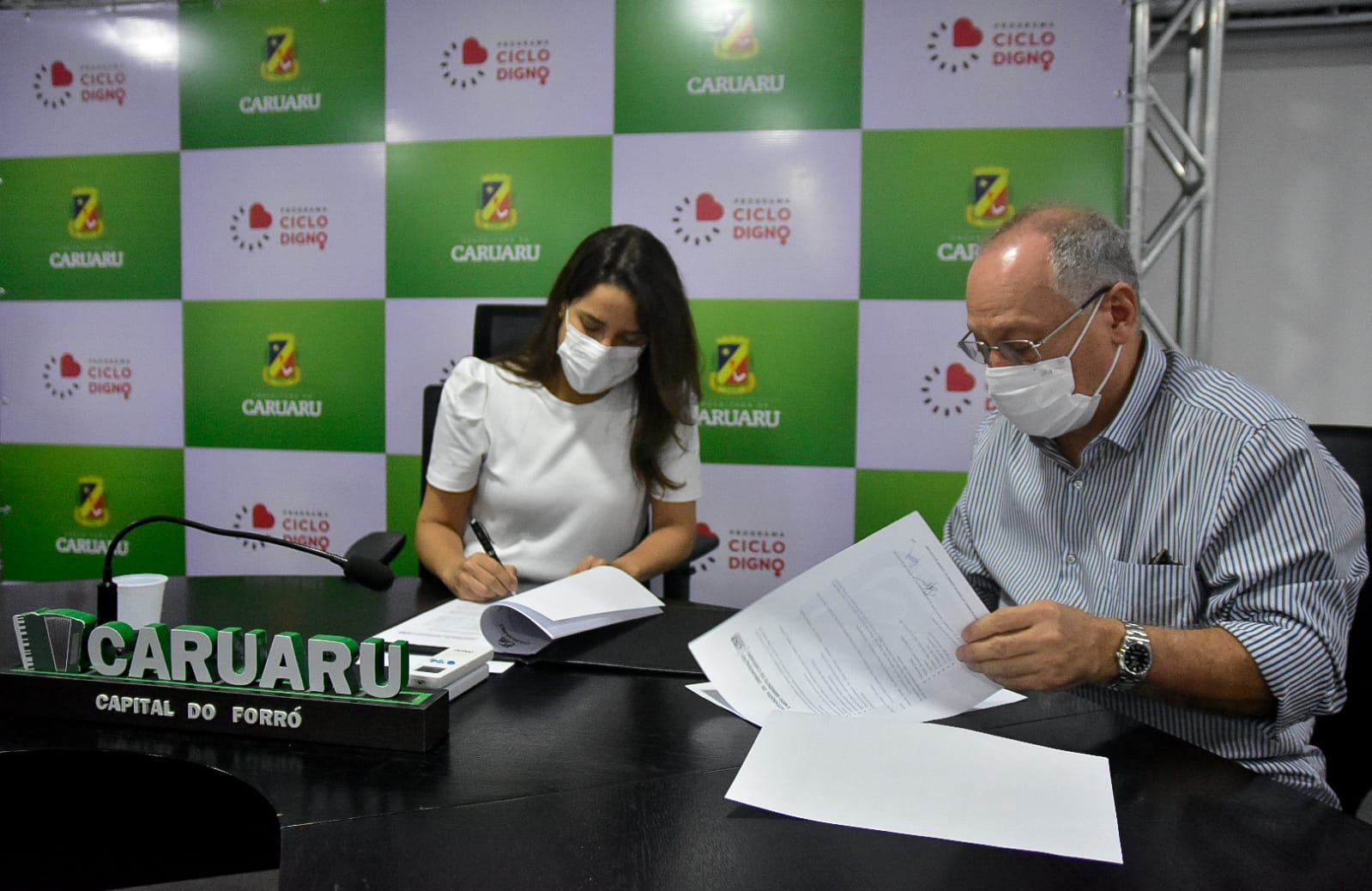 Ferreira Costa adota canteiro da principal avenida de Caruaru