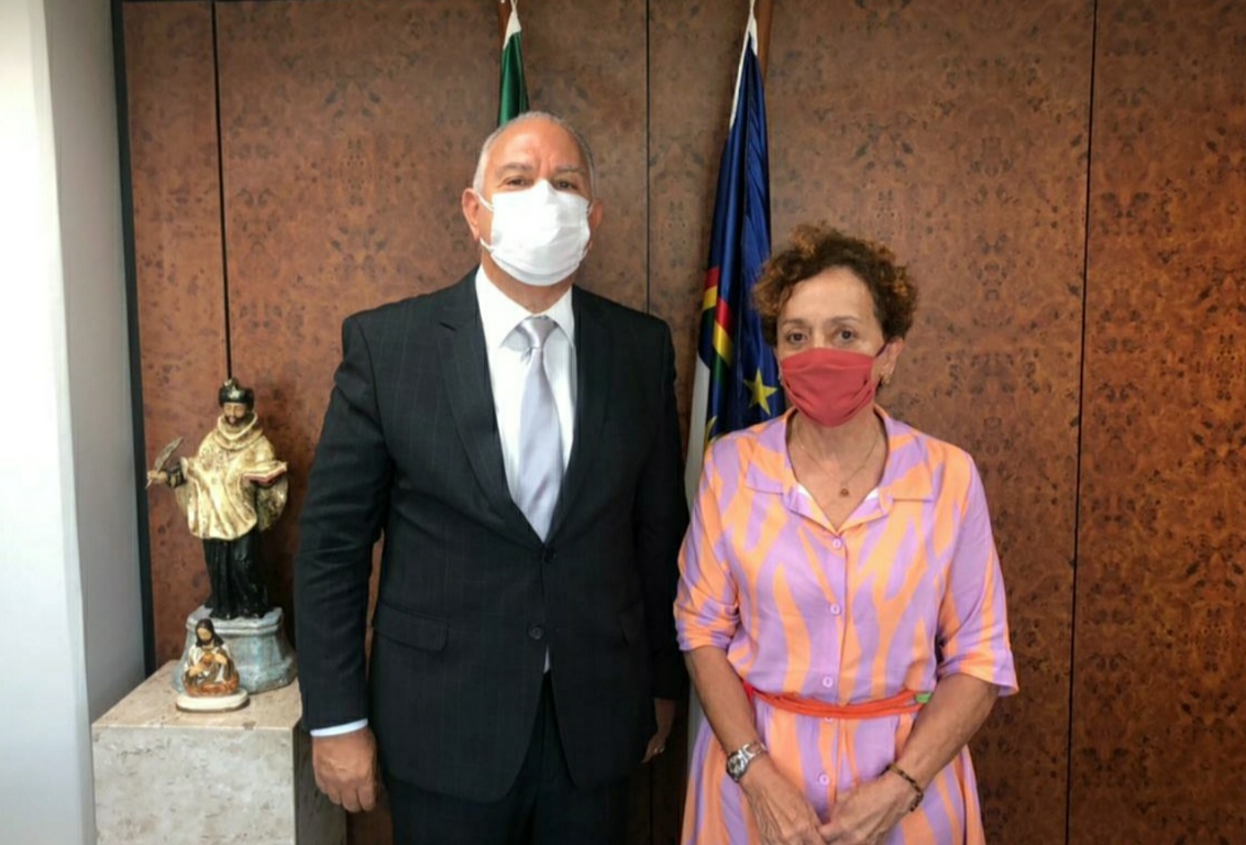 Laura discute permanência da Câmara Regional de Caruaru