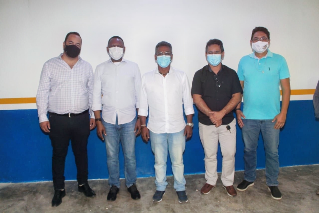 Deputado Ossesio Silva visita município de Pesqueira