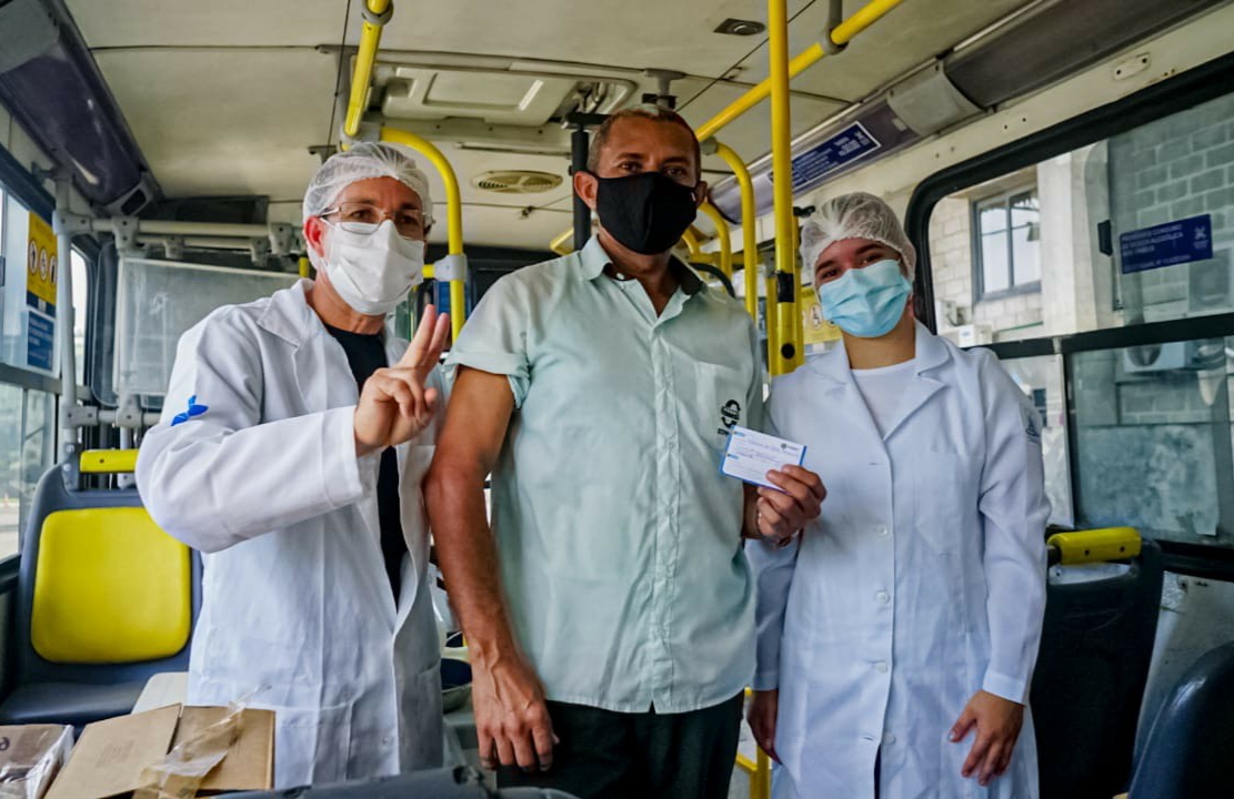 Expresso Vacina Olinda já imunizou mais de quatro mil pessoas  ﻿