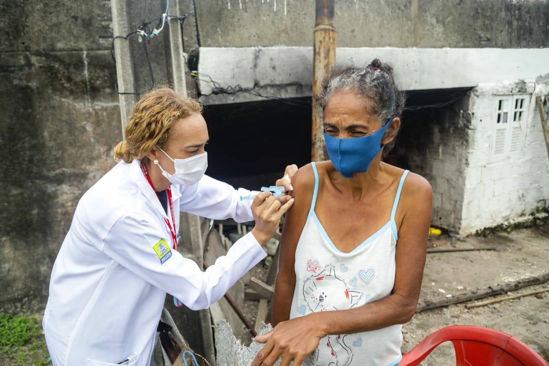 População em situação de rua é vacinada com a Janssen no Recife