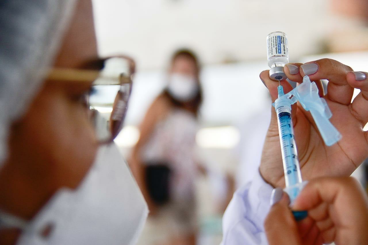 Caruaru anuncia vacinação para pessoas a partir de 38 anos
