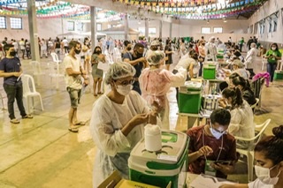 Vacinaço aplica mais de 18 mil doses em Caruaru