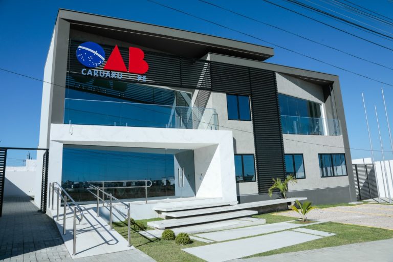 Tony Gel homenageia OAB Caruaru na Alepe