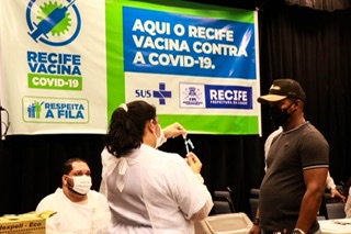 Recife vacinou 80% da população adulta contra Covid-19