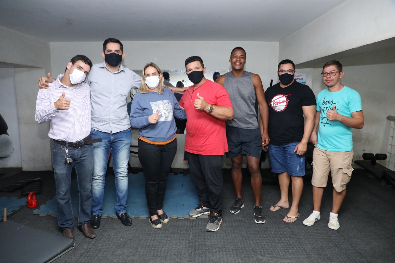 Alessandra Vieira se reúne com paratletas de Santa Cruz do Capibaribe