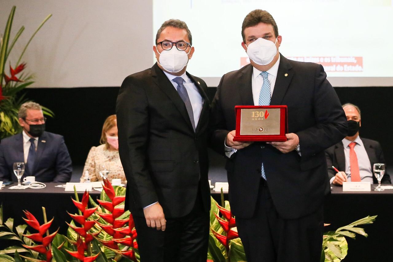 Wolney marca presença em encontro com procuradores gerais