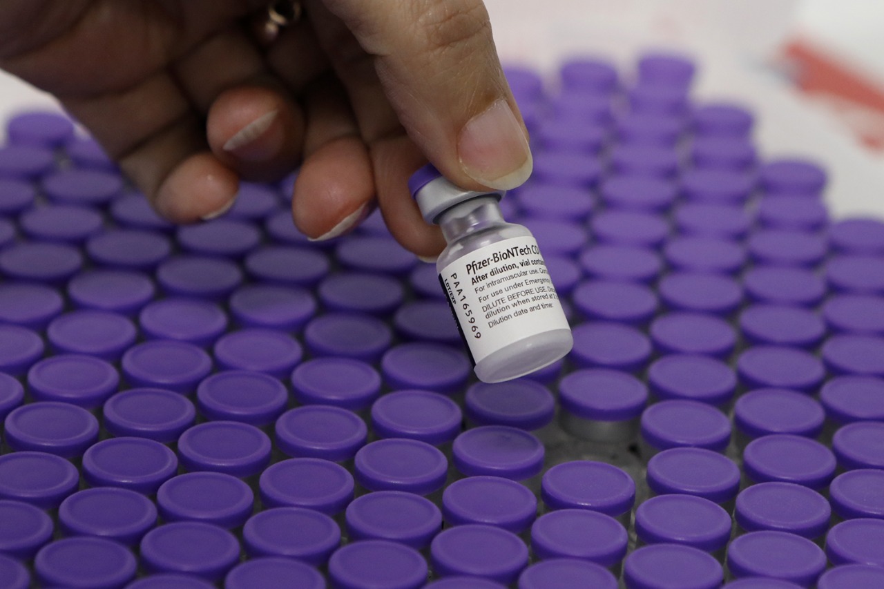 Pernambuco recebe novo lote com 129,8 mil doses da Pfizer