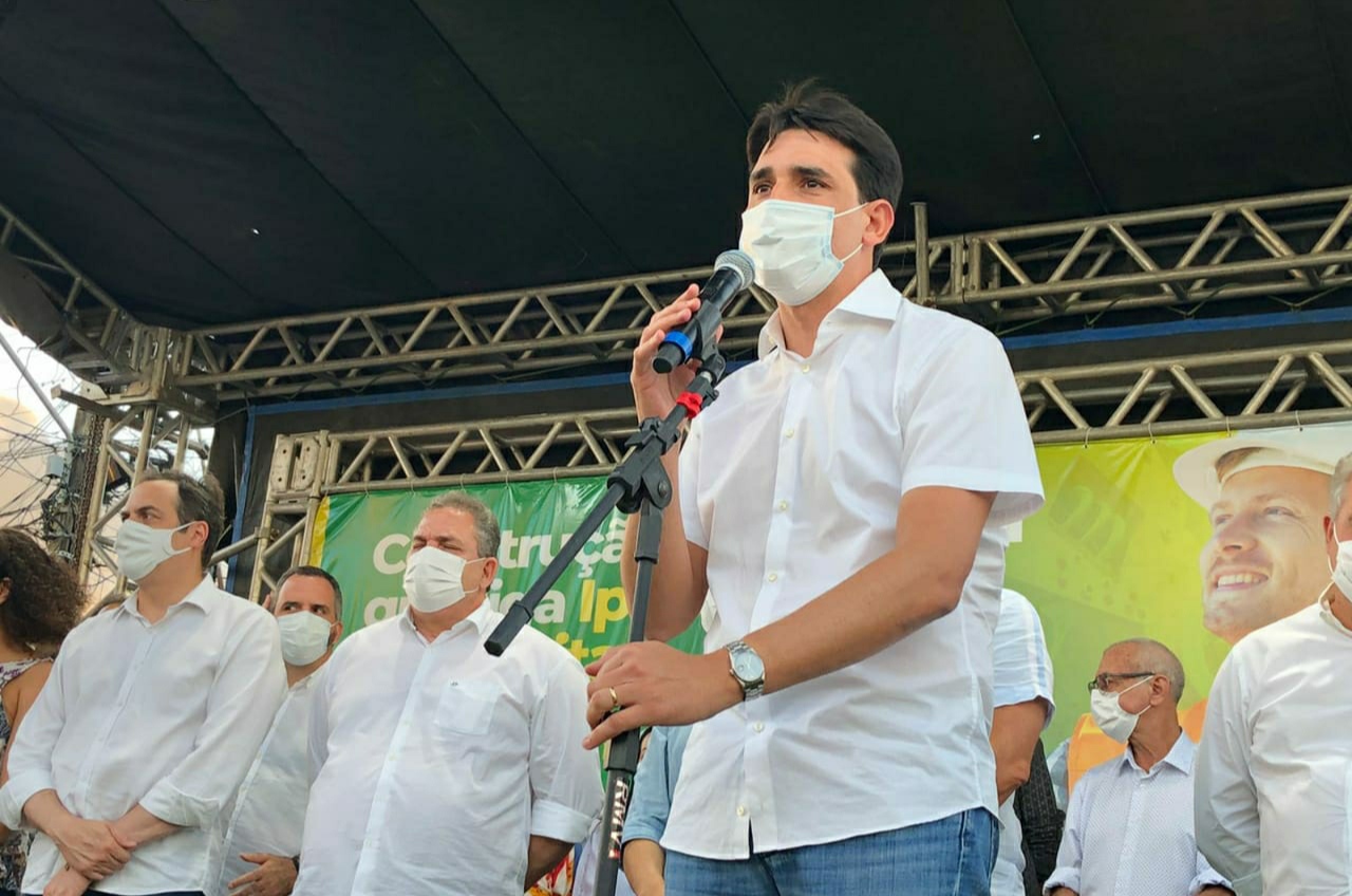 Silvio acompanha Paulo Câmara em agenda pelo Sertão