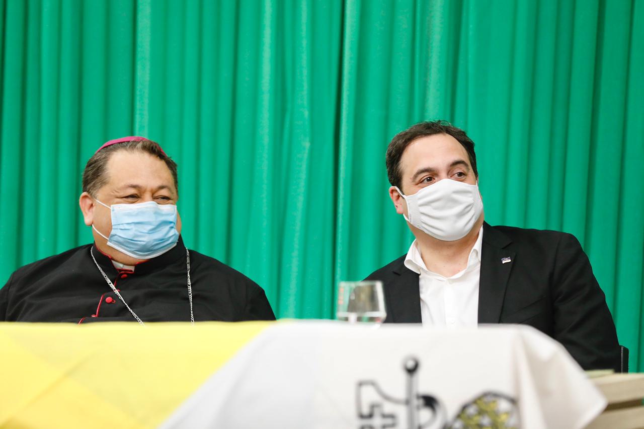 Em Palmares, Paulo Câmara prestigia acolhida ao novo bispo