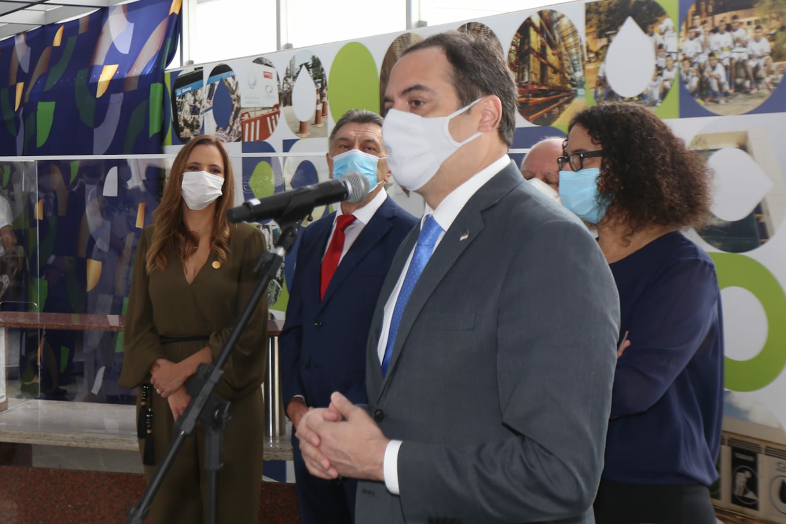 Paulo Câmara prestigia aniversário de 50 anos da Compesa