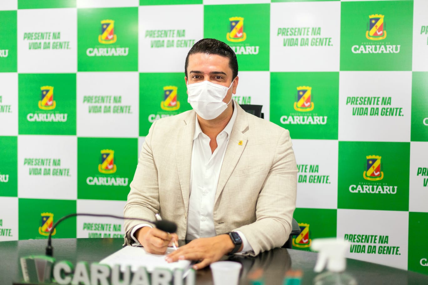 Pinheiro assume interinamente Prefeitura de Caruaru