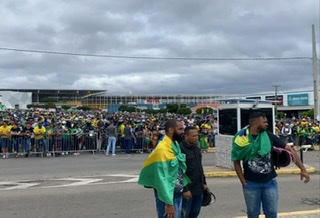 Apoiadores de Bolsonaro se concentram para motociata no Agreste
