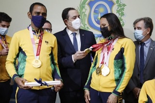 Governador homenageia paratletas e técnicos pernambucanos