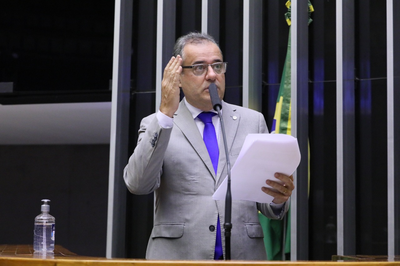 Danilo Cabral critica política de preços da Petrobras