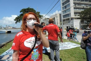 Professores realizam ato para reivindicar reajuste salarial