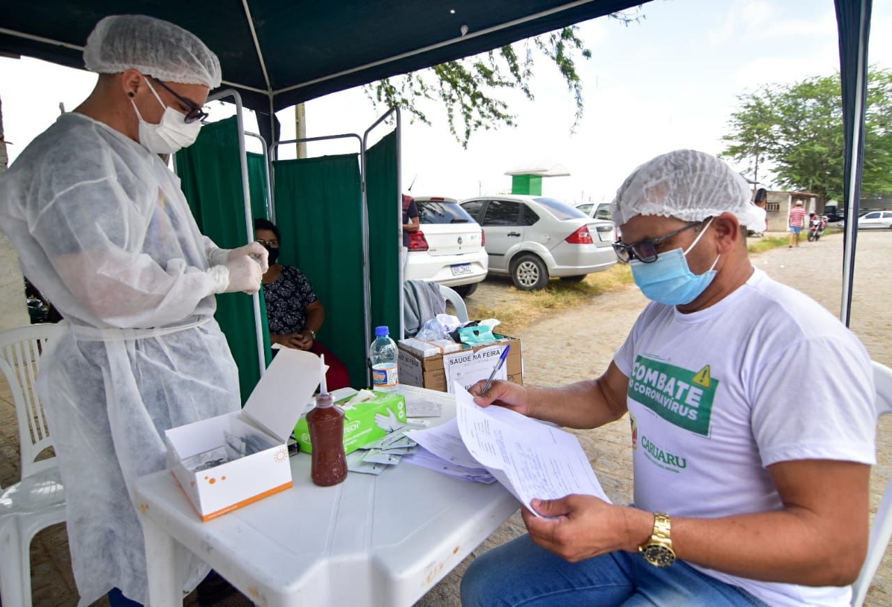 Testagem para rastreio da Covid-19 é realizada em Caruaru