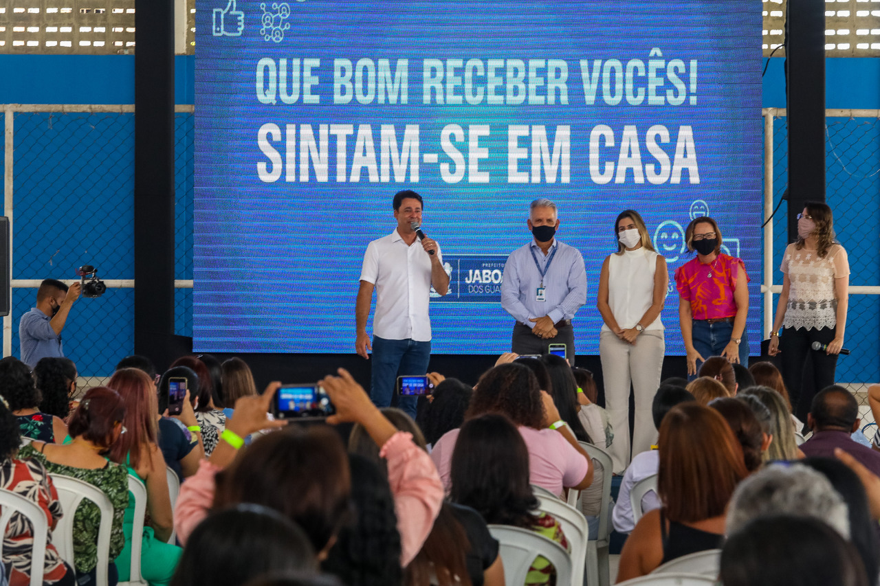 Anderson Ferreira nomeia novos concursados no Jaboatão