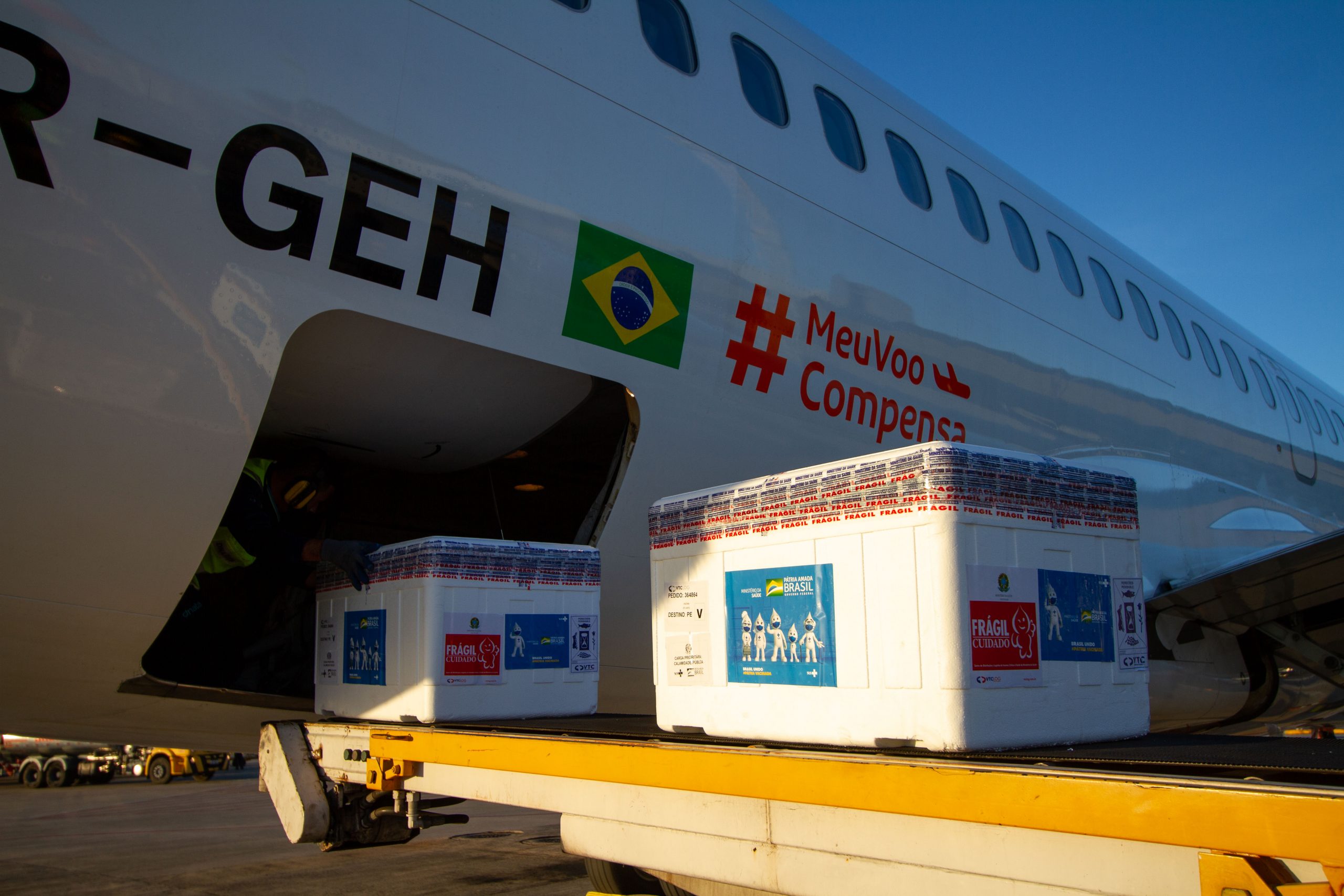 Pernambuco recebe novo lote de vacinas da AstraZeneca