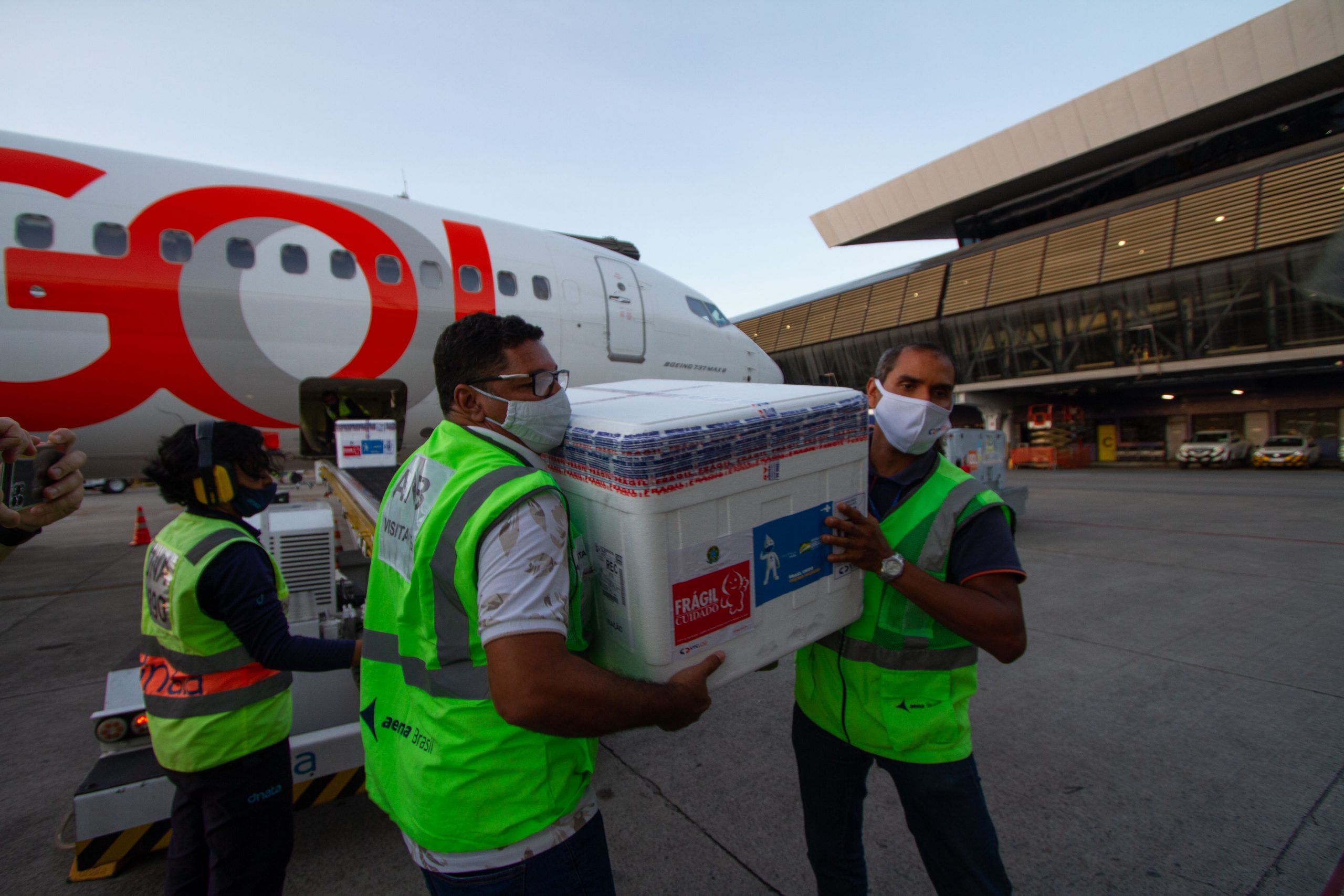 Estado recebe mais de 100 mil doses de vacinas da AstraZeneca