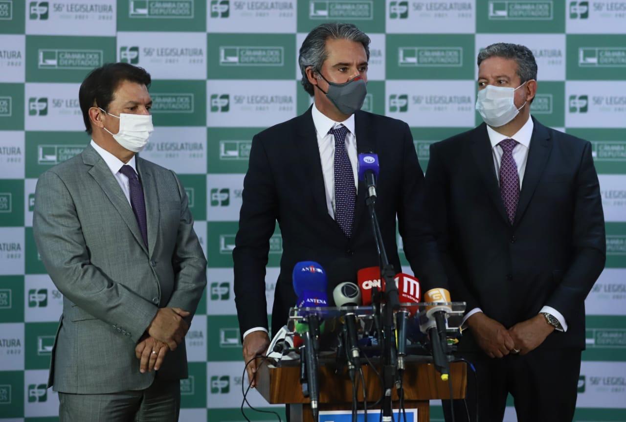 Fernando Monteiro e Arthur Maia apresentam relatório da PEC-32