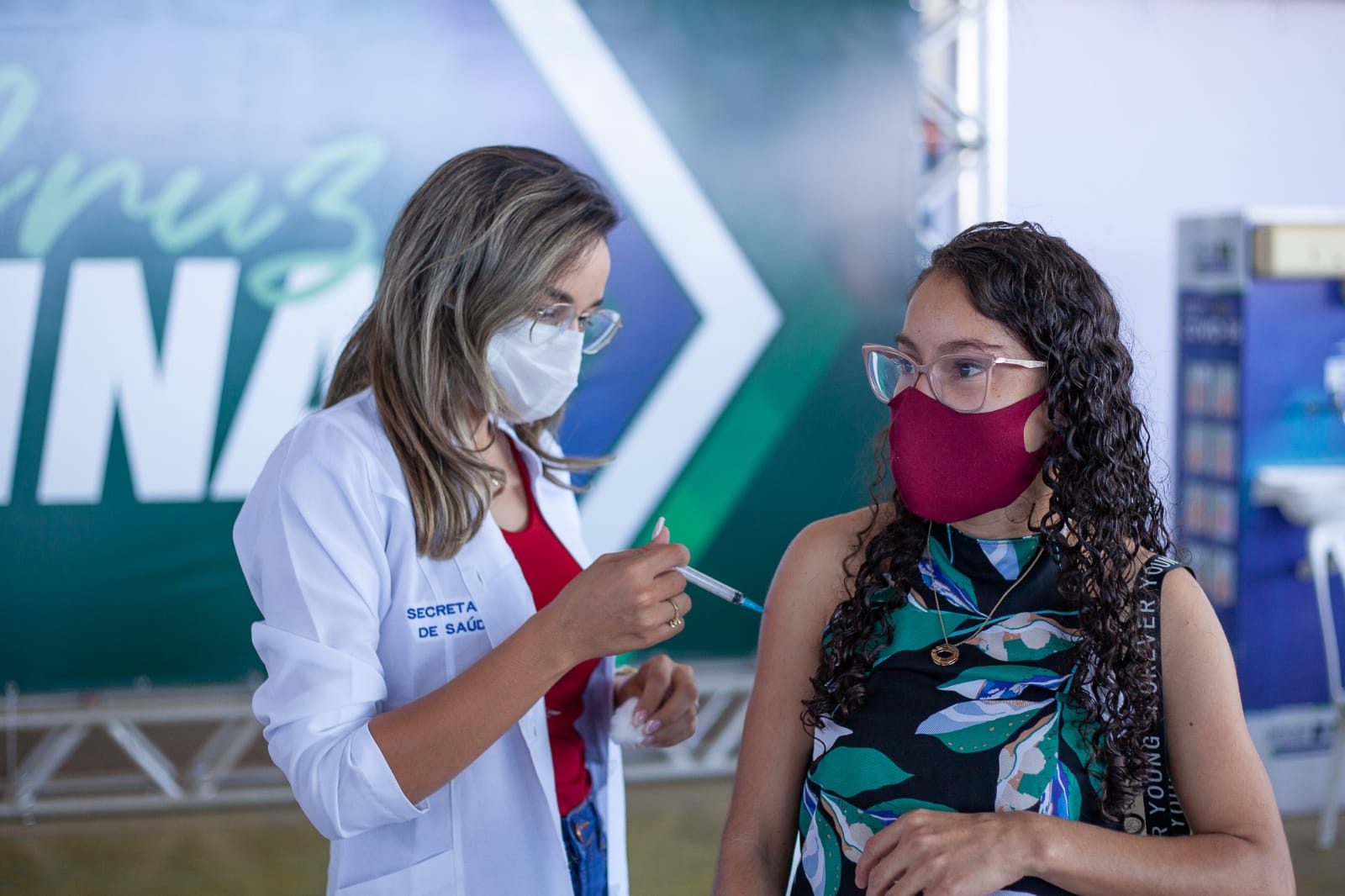 Santa Cruz do Capibaribe já vacina adolescentes com 16 anos