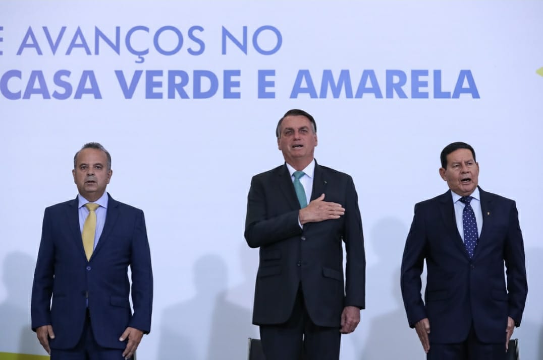 Bolsonaro aumenta valor e reduz juros do Casa Verde e Amarela