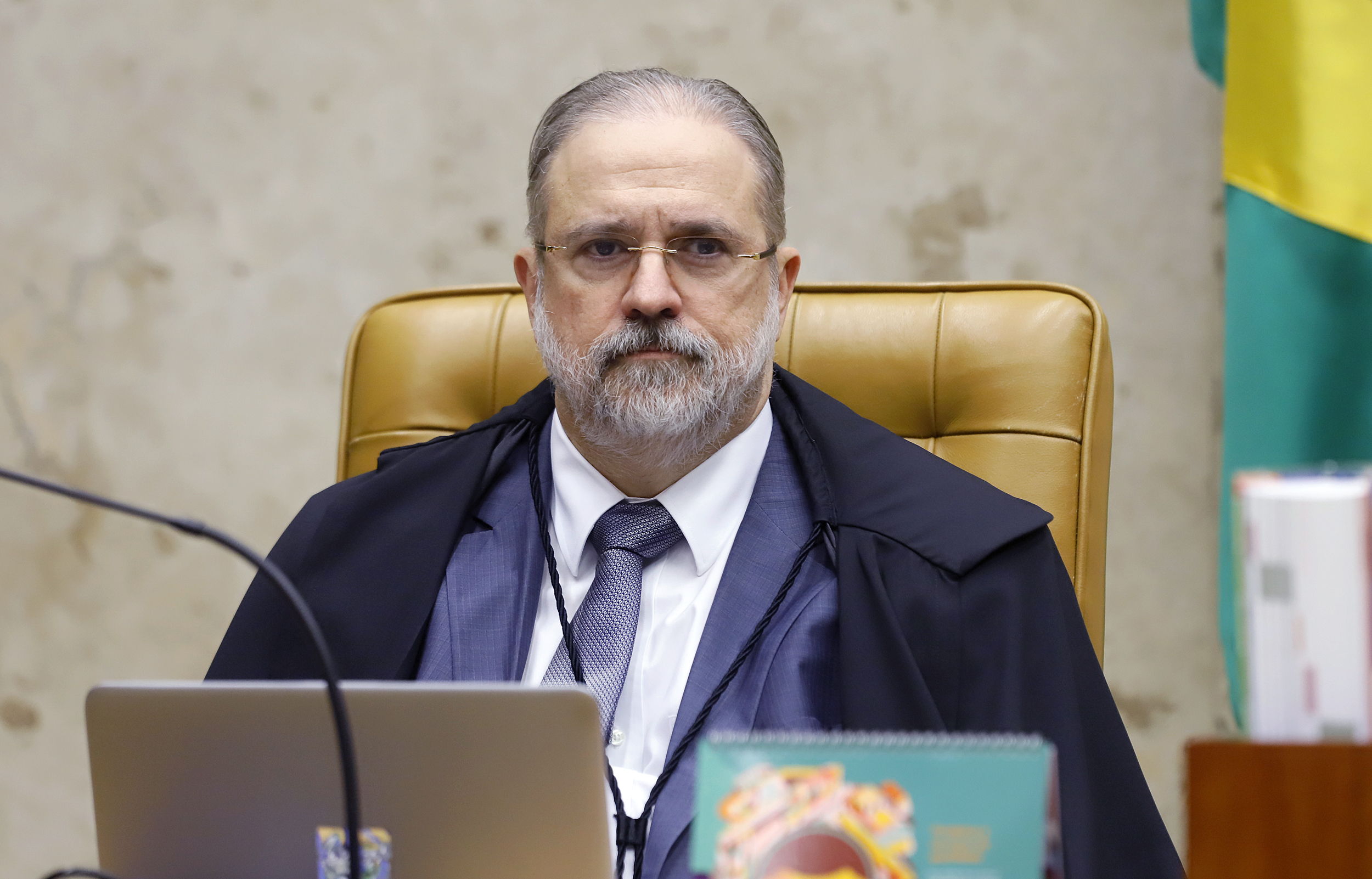 PGR vai intimar Guedes por empresa em paraíso fiscal