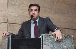 Em tom apaziguador, Bruno Lambreta fala de amor e respeito na Câmara de Caruaru