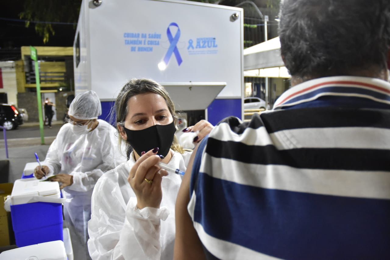 Caruaru inicia vacinação noturna porta a porta