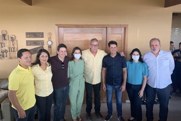 Priscila Krause participa de almoço com Raquel e Anderson