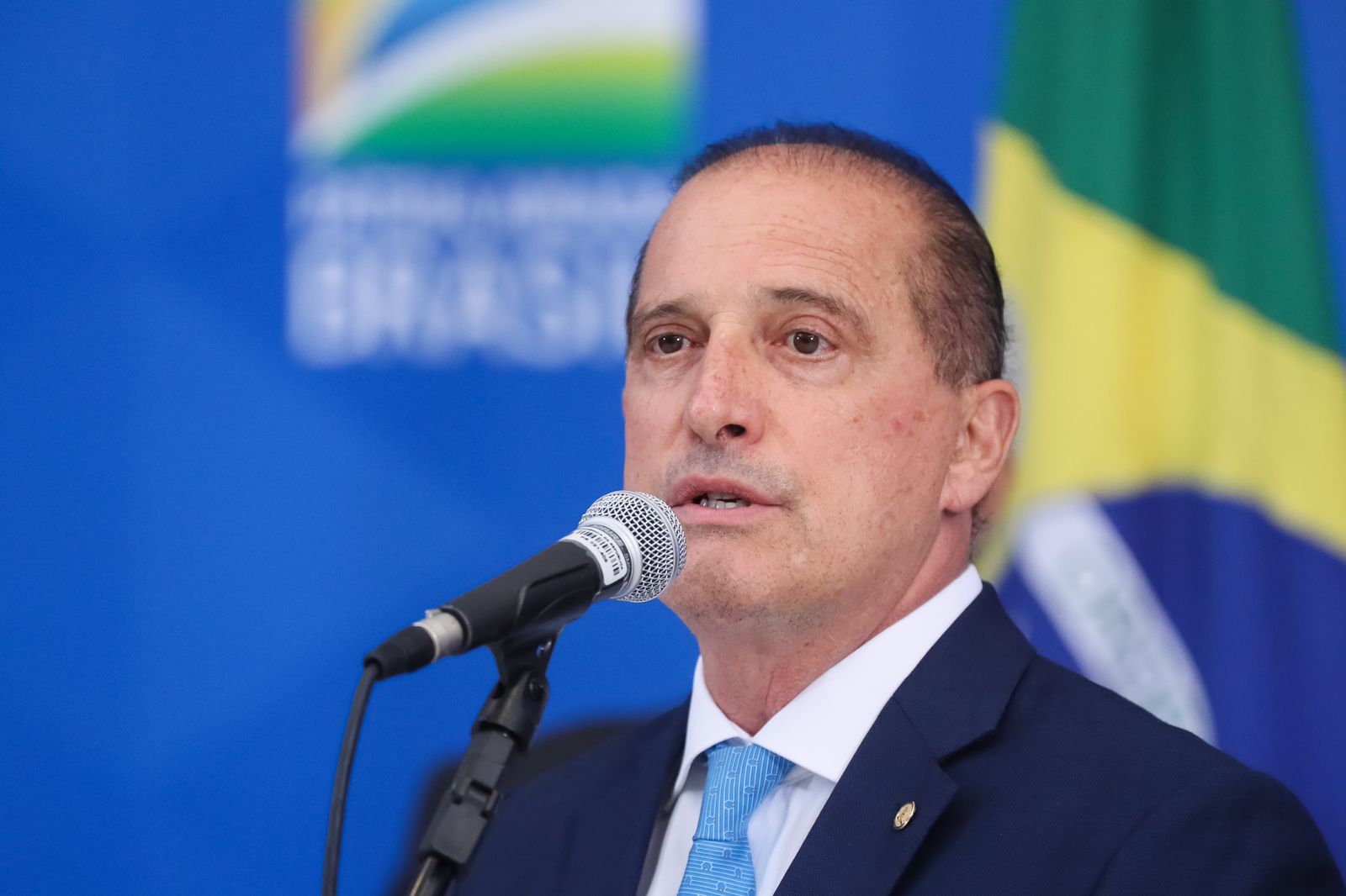 Onyx assina portaria que proíbe demissão de quem não se vacinar contra a Covid-19