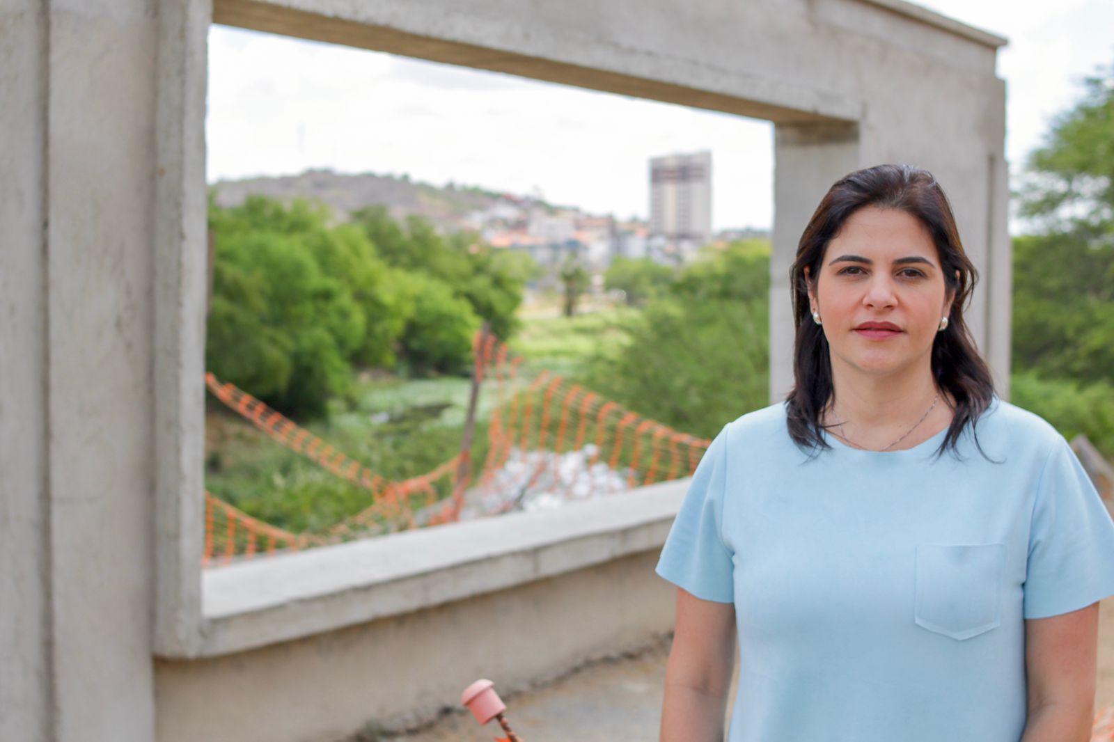 No Agreste, Priscila visita obras do Estado em atraso