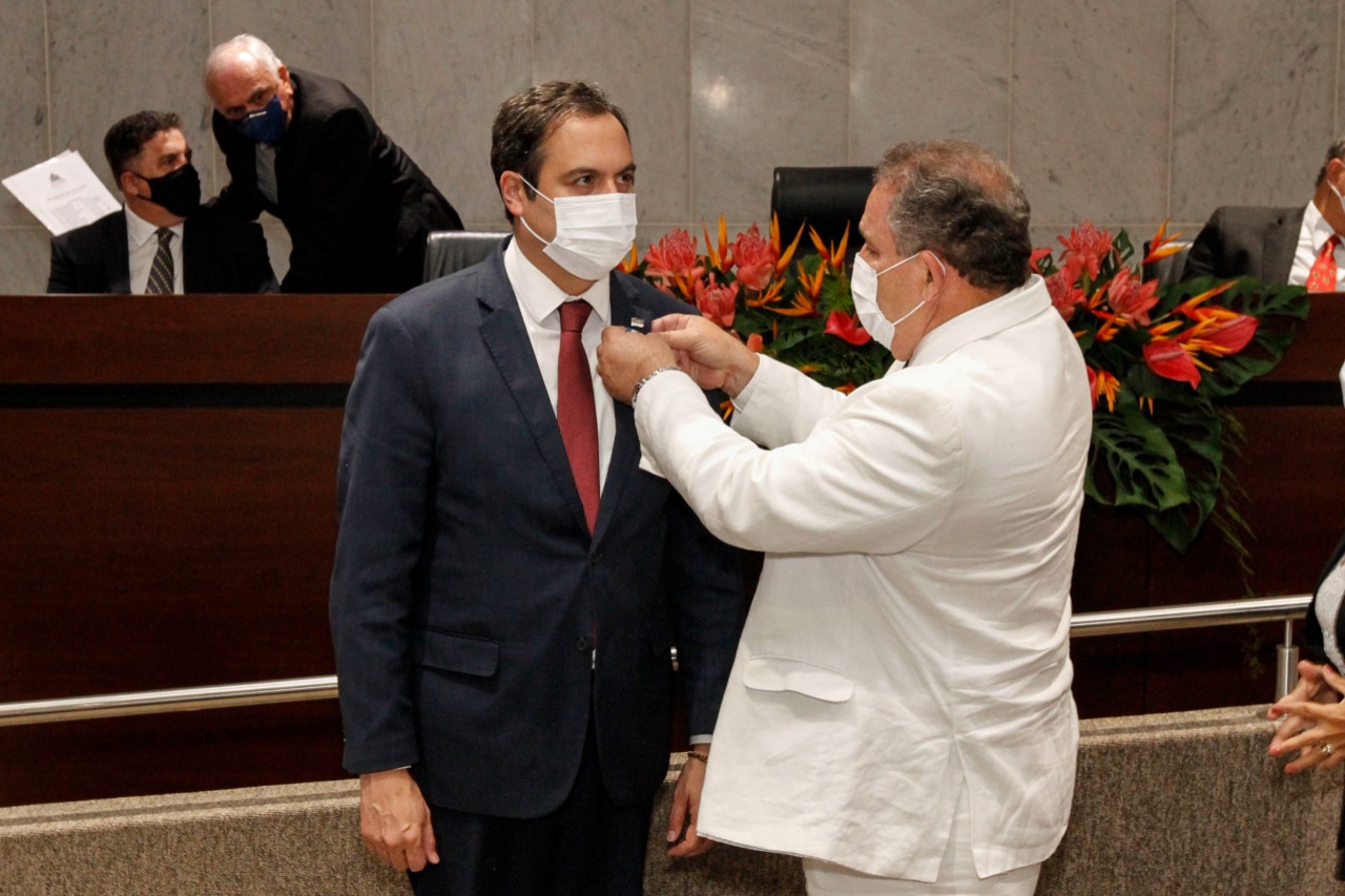 Alepe concede honrarias a nove autoridades de Pernambuco