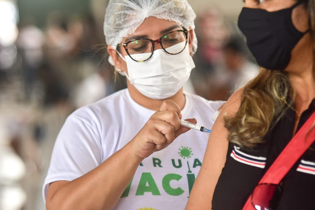 Caruaru aplicou quase 600 mil doses contra a Covid-19