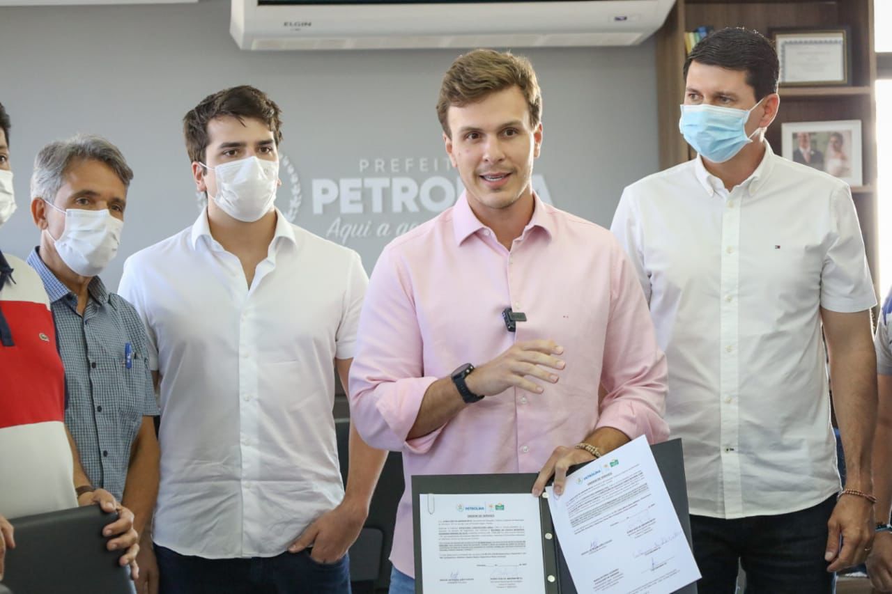 Miguel Coelho anuncia nova escola em tempo integral