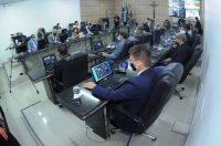 Secretários de Caruaru são bombardeados durante sessão da Câmara