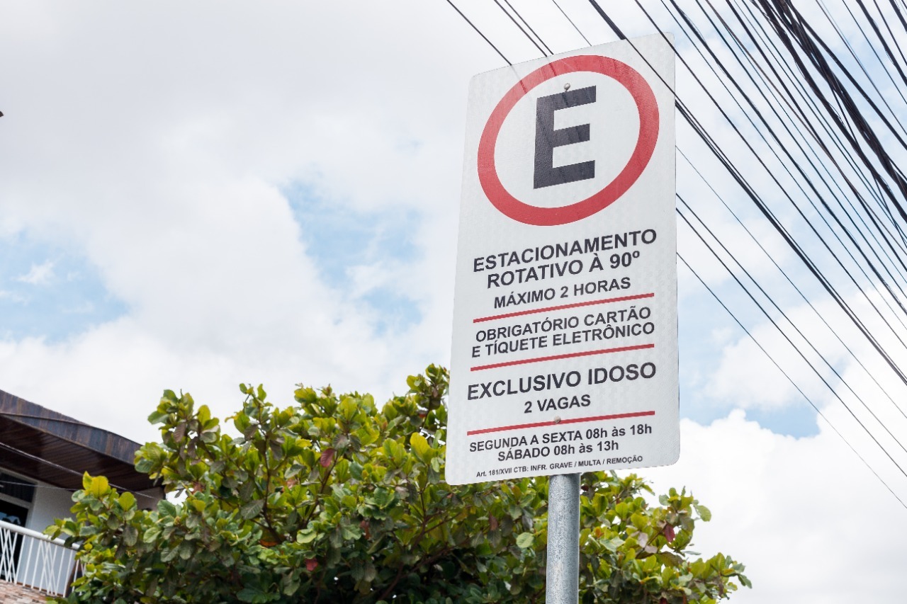 AMTTC reforça uso da credencial de vaga para idoso