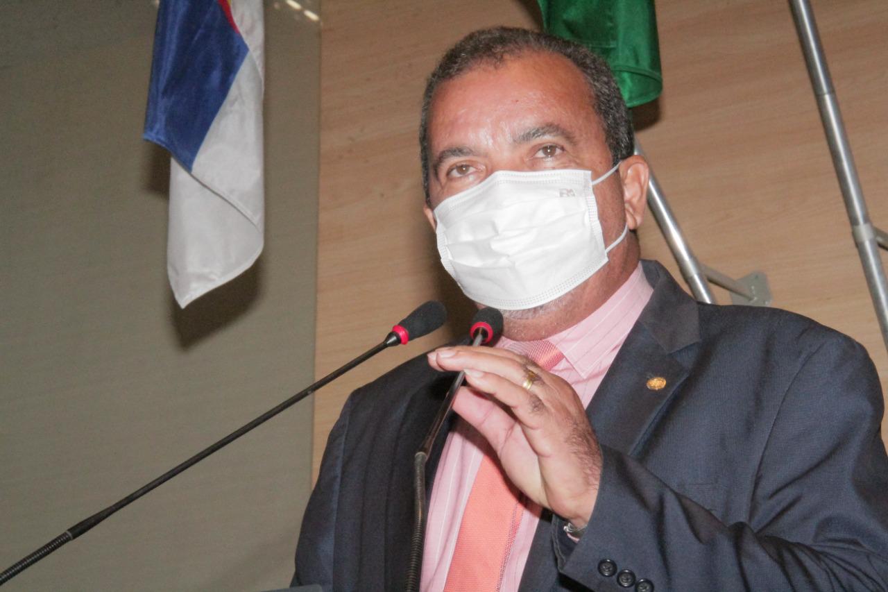 Hélio Guabiraba homenageia profissionais de saúde da linha de frente da pandemia