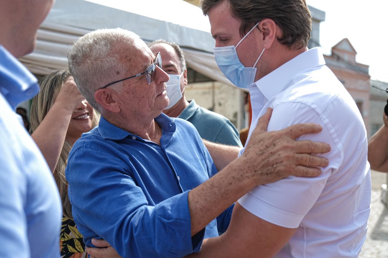 Prefeito de Condado fecha apoio a Miguel Coelho 