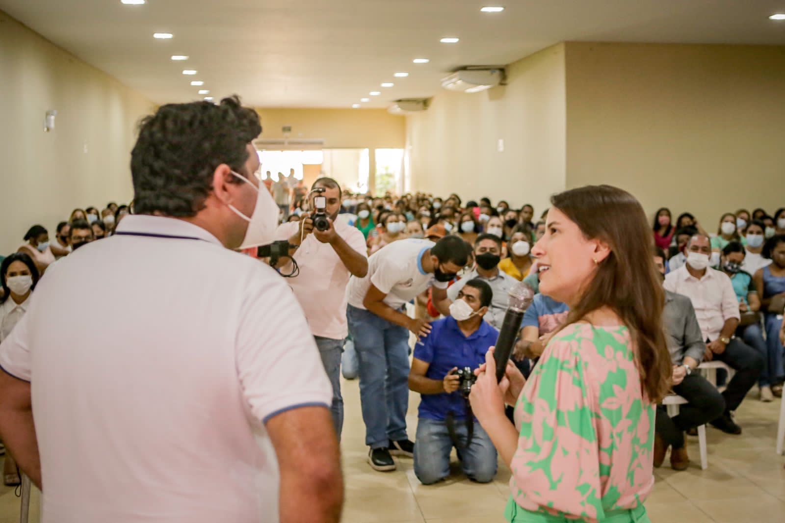 Raquel Lyra faz palestra para mulheres em Vicência