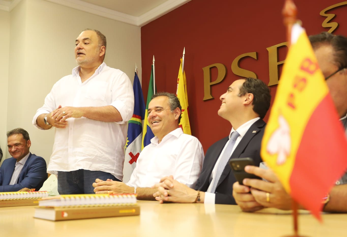 Deputados Rogério Leão e Marco Aurélio se filiam ao PSB