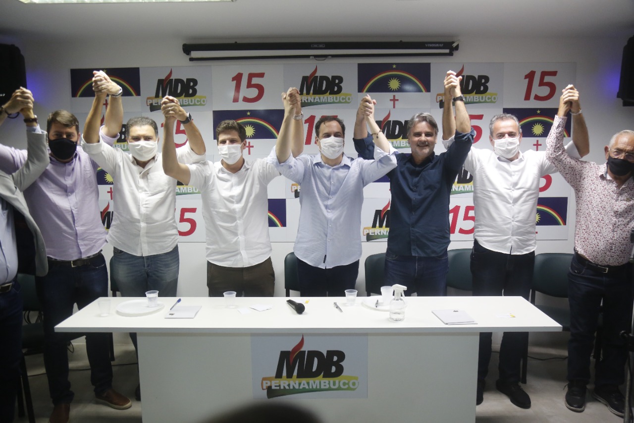 Danilo Cabral prestigia ato de filiação ao MDB