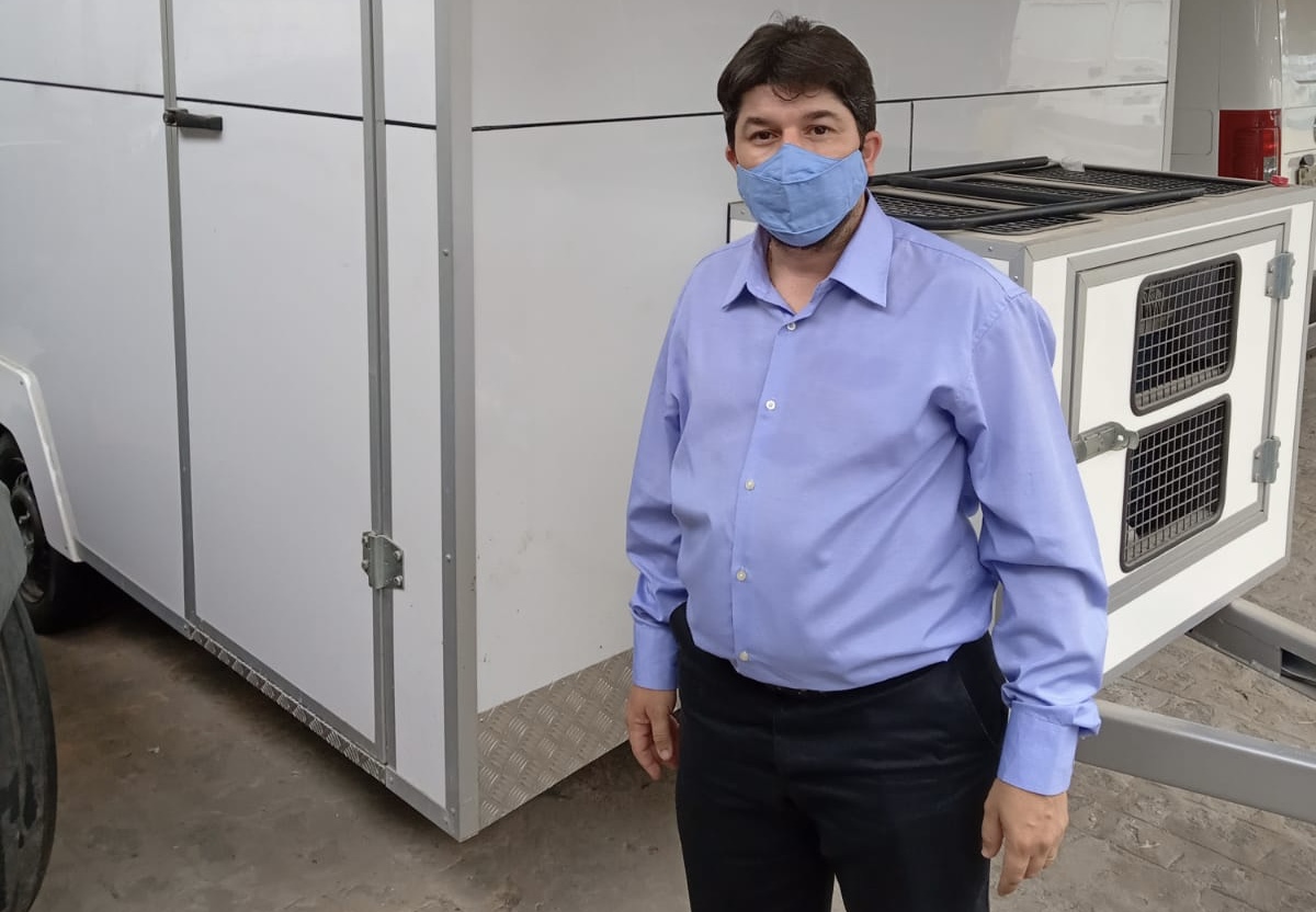 Fagner comemora chegada do Castramóvel em Caruaru 