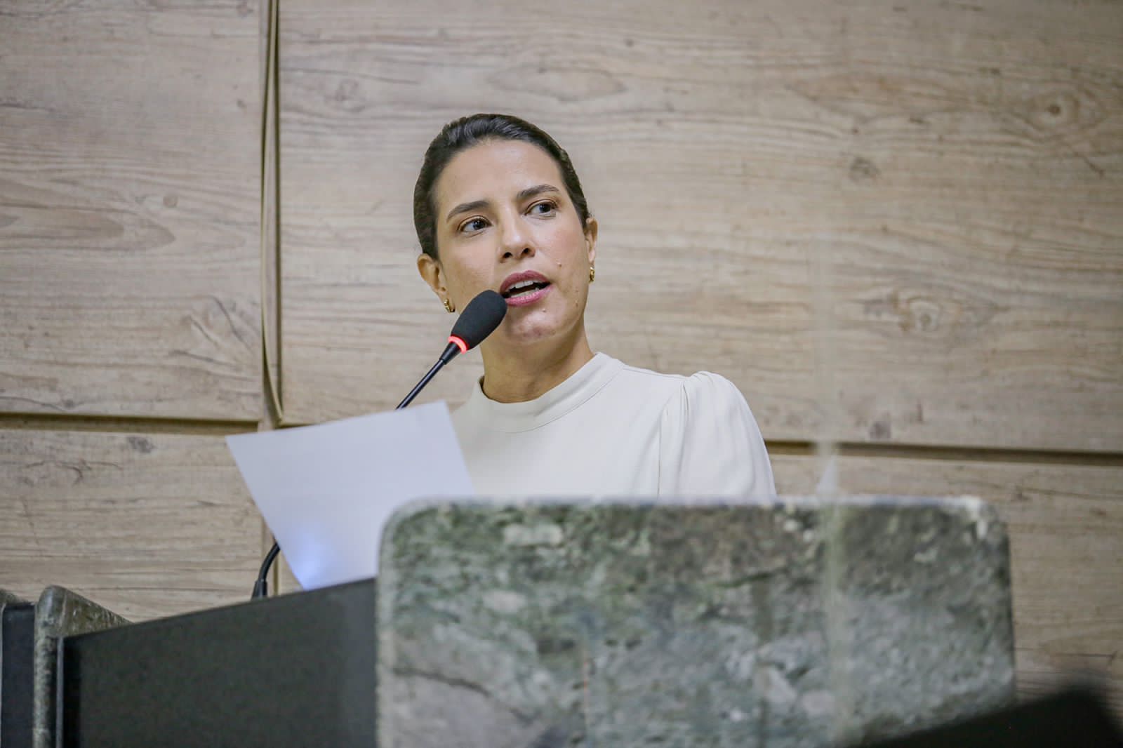 Diário Oficial já traz renúncia de Raquel Lyra