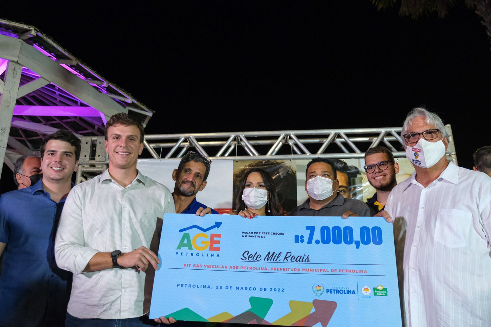 Miguel anuncia crédito para táxis e motoristas de aplicativo