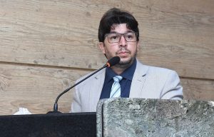 Fagner aponta falta de sensibilidade no recolhimento de animais em Caruaru